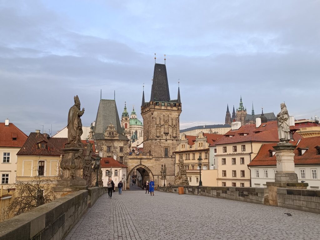 Visiter Prague en trois jours. L'incontournable pont Charles.